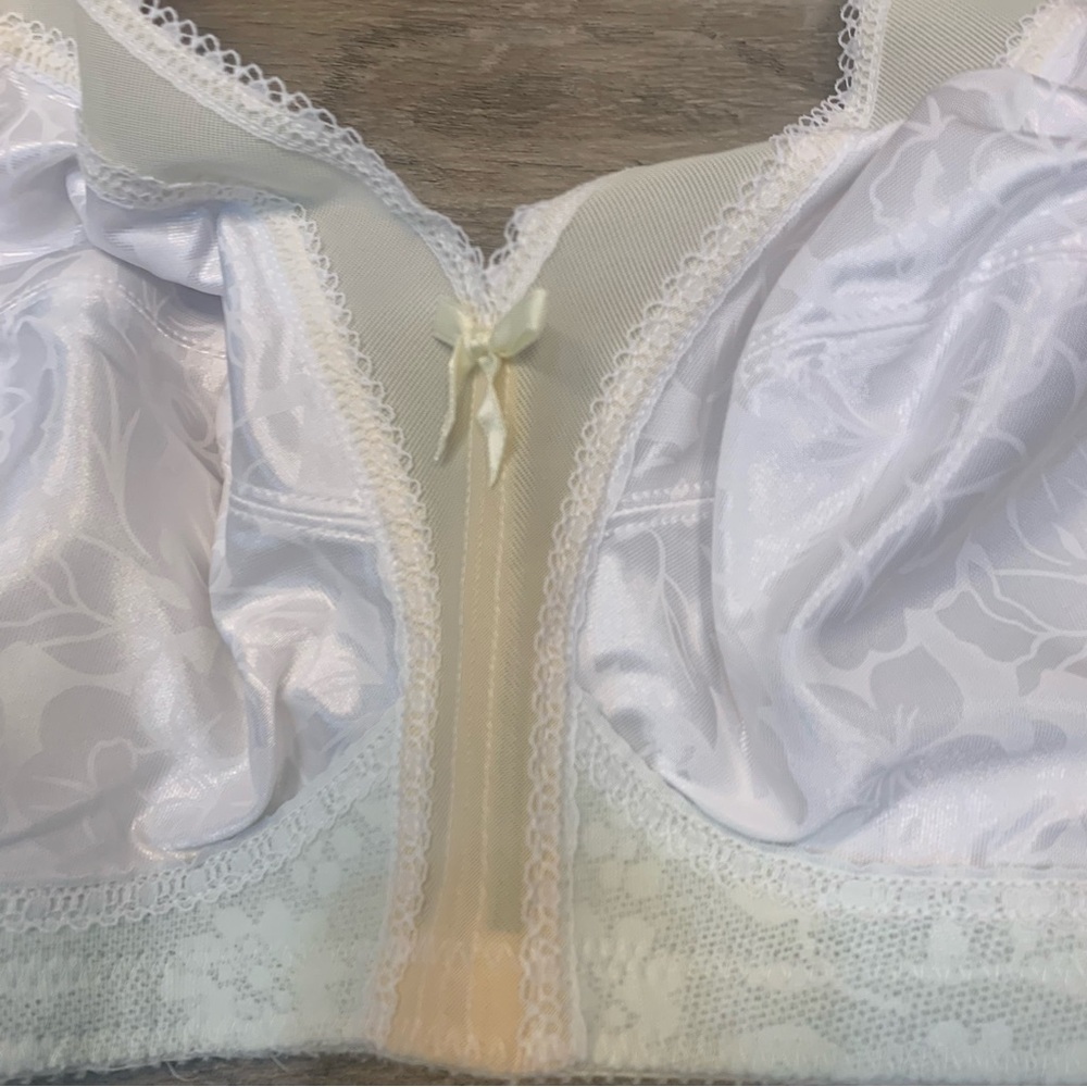Playtex 18 hr Comfort Strap Satin Wirefree Bra - Picture 4 of 15